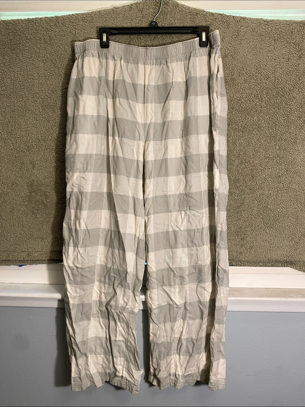 American Eagle Outfitters Wide Leg Pants in Gray and White Plaid